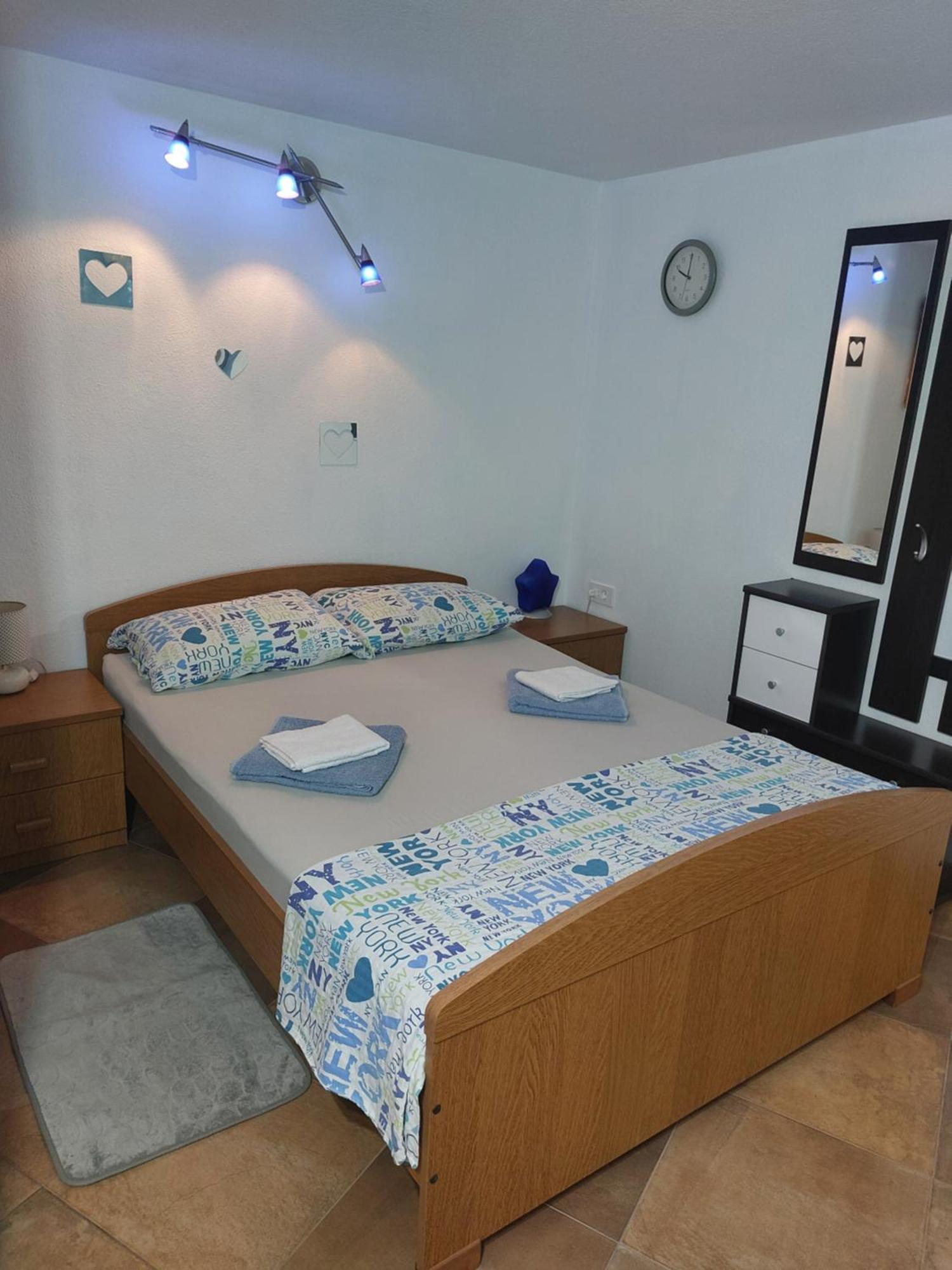 Apartmani Damir Kazija Pakoštane Exterior foto